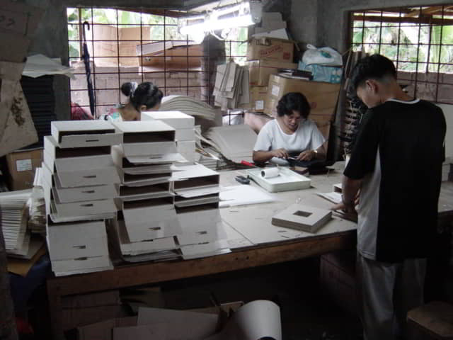 Workshop: assembling Abaca paper products